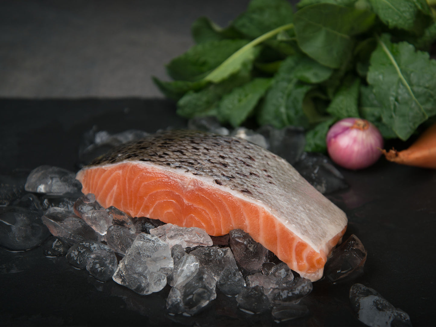 lax med skinn laxfilé köpa laxfilé med skinn köpa fisk köpa skaldjur hemleverans stockholm fisk och skaldjur av finaste kvalitet fiskbilen Sigges fisk