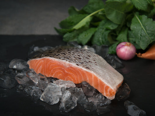 lax med skinn laxfilé köpa laxfilé med skinn köpa fisk köpa skaldjur hemleverans stockholm fisk och skaldjur av finaste kvalitet fiskbilen Sigges fisk