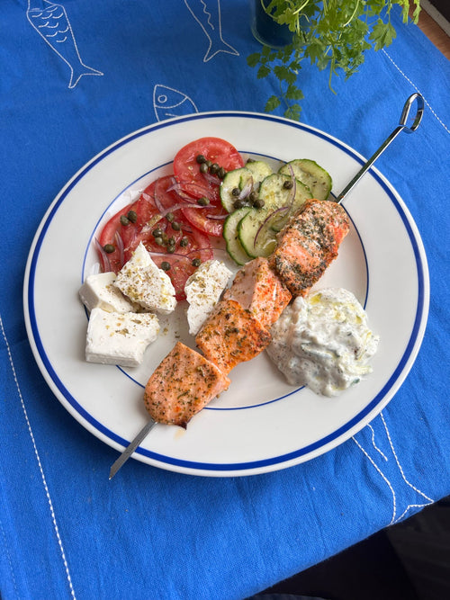 Laxspett med grekisk sallad och tzatziki