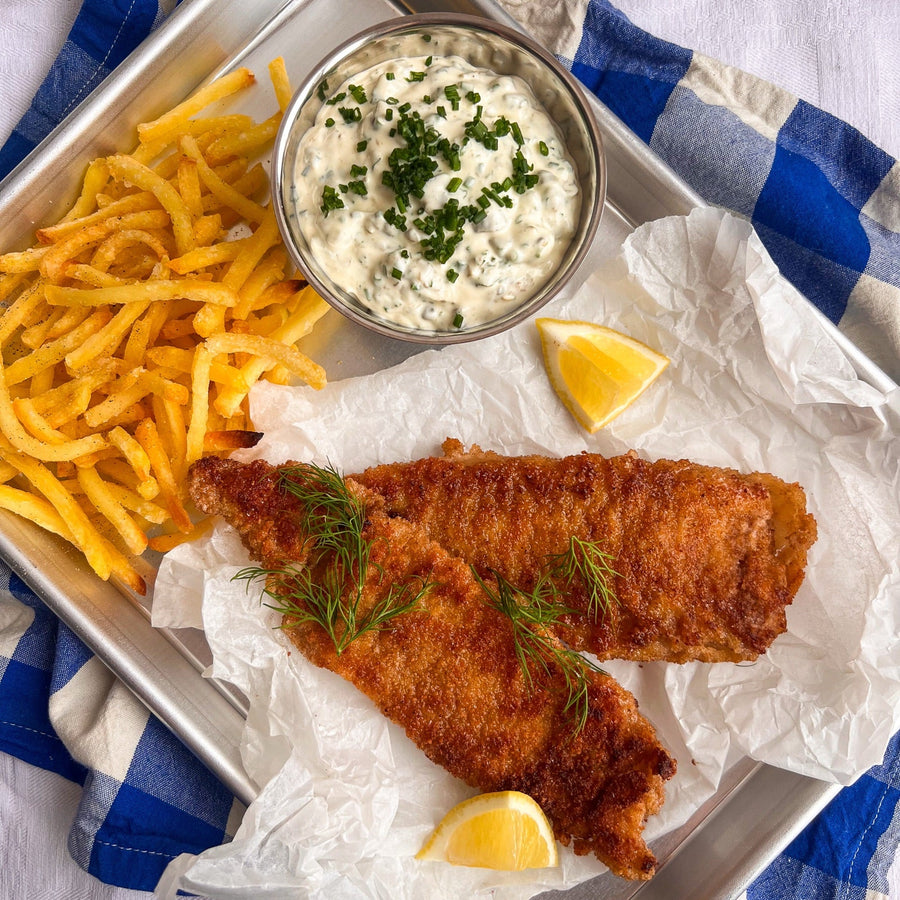 Panerad rödspätta med sås gribiche och pommes